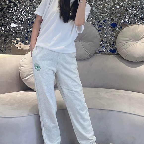 Mardi Daisy Embroidery Grey Sweatpants - Picture 2 of 11